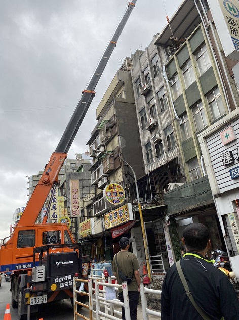 三重警配合市府公安大執法 拆除違建暗藏毒品陪搖店 | 文章內置圖片