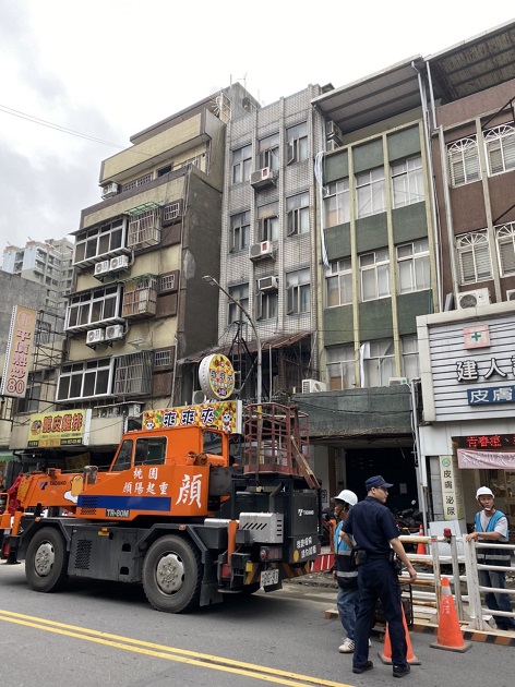 三重警配合市府公安大執法 拆除違建暗藏毒品陪搖店 | 文章內置圖片