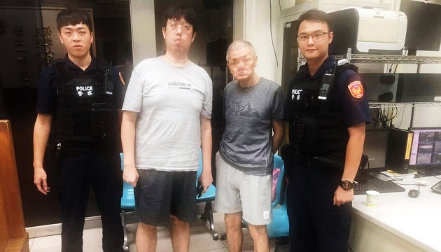 七旬老伯失智呆站路中  士林警一通電話助返家