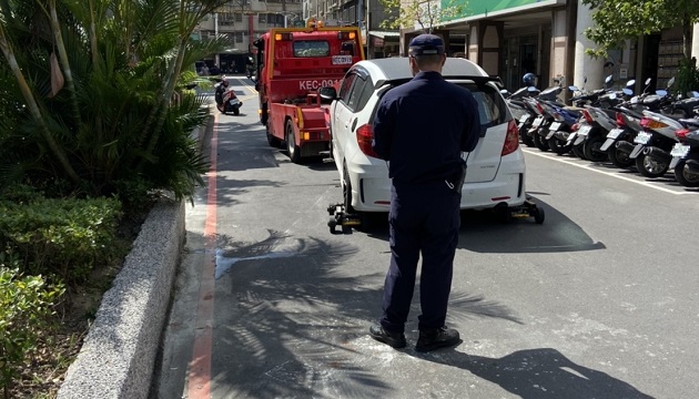 宣導與取締並行不悖!! 蘆洲警加強取締違規停車 宣導民眾駕駛時勿手持使用手機 | 文章內置圖片