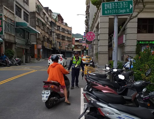 宣導與取締並行不悖!! 蘆洲警加強取締違規停車 宣導民眾駕駛時勿手持使用手機 | 文章內置圖片