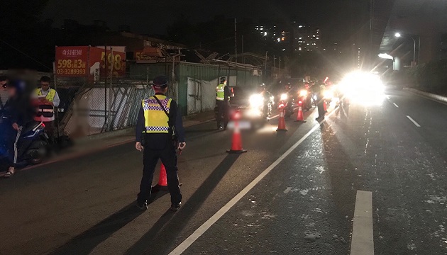 新莊警聯合環保局鐵腕執法 強力取締危險駕駛噪音車