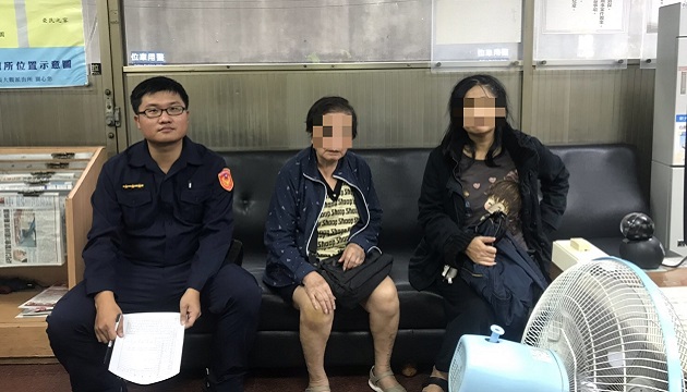 7旬失智嬤社區大樓內趴趴走 板橋暖警溫馨助返家 | 文章內置圖片