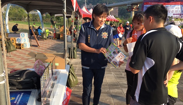 三鶯陶花源公益路跑 三峽警宣導「反毒、反詐騙」 | 文章內置圖片