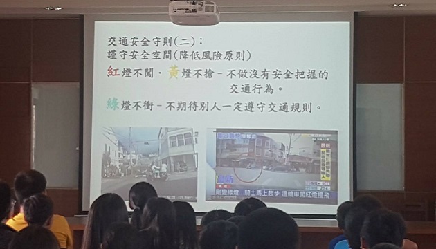 警深入校園宣導，期望國家未來棟樑從小養成交通安全觀念 | 文章內置圖片