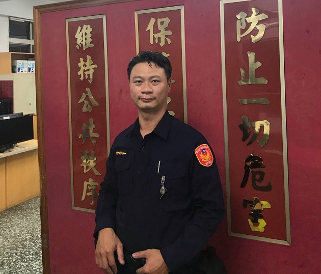 七旬老翁倒路旁  北投警暖心守候 | 文章內置圖片