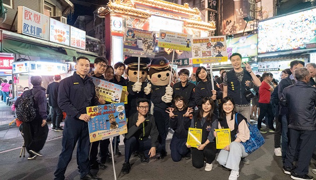 松山警分局夜市踩街，反毒讓人民有感