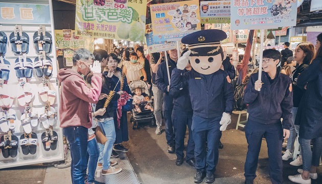 松山警分局夜市踩街，反毒讓人民有感 | 文章內置圖片