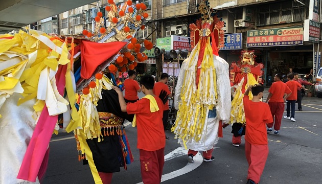 保儀大夫遶境祈福 板警交疏維安滴水不漏 | 文章內置圖片