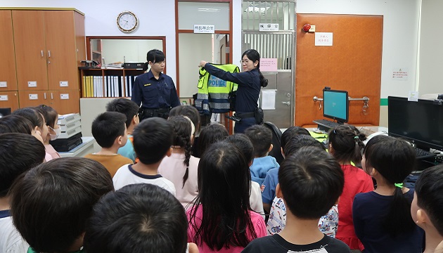 萌童参访派出所 一日小小波丽士初体验