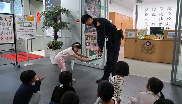 萌童參訪派出所 一日小小波麗士初體驗 | 文章內置圖片