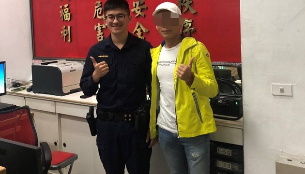 趕著打球卻遺失後背包 萬華警鷹眼高手助尋回