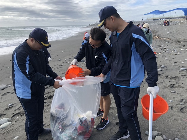 冲浪胜地守护者 海巡护海又净滩 | 文章内置图片