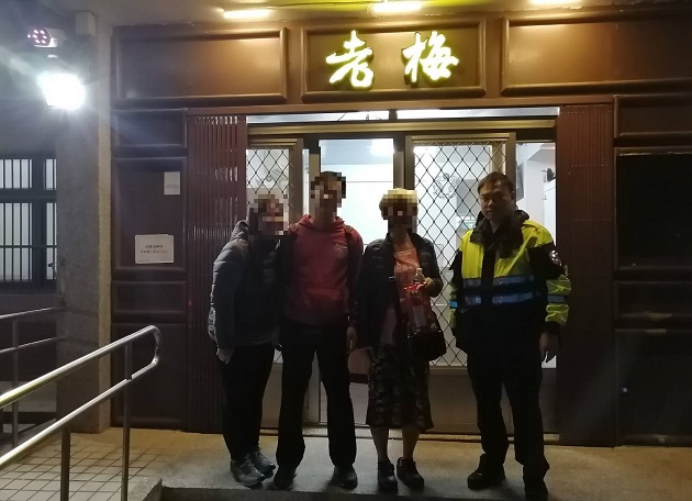 回家真好！失智婦人寒風暗夜迷失，金山警寒冬送暖助返家 | 文章內置圖片