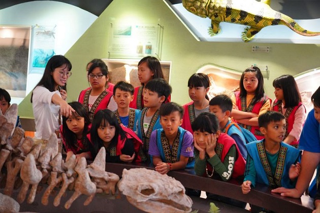 博物館 也是溫暖的避風港 那瑪夏學童與恐龍共眠圓夢 快閃表演傳情臺博館 | 文章內置圖片