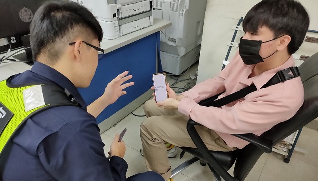 三重警運用手機翻譯系統 助韓籍旅客返飯店 | 文章內置圖片
