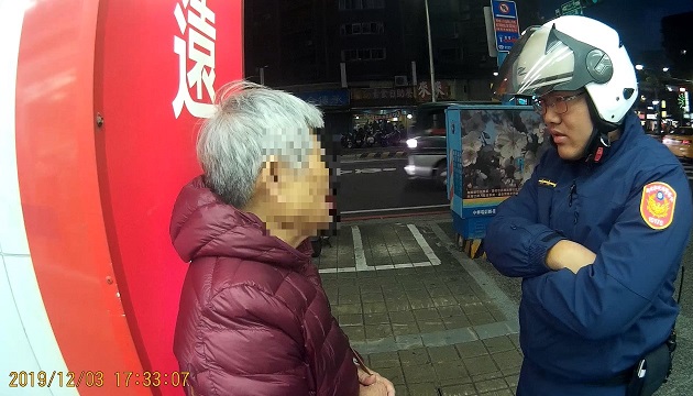 暖警協助迷失老婦人返家團圓 | 文章內置圖片