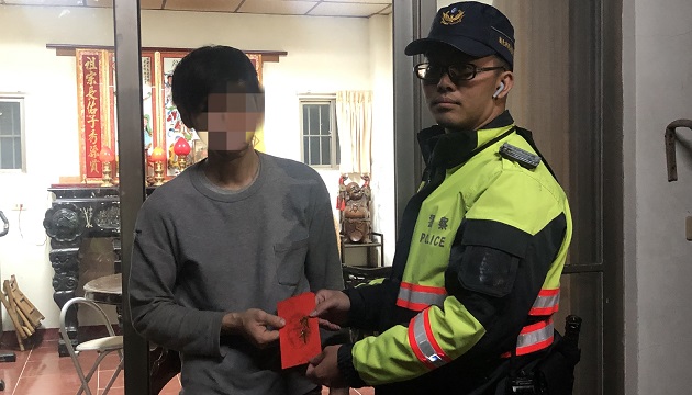 淡水防寒机制启动    暖警善行助独居男过寒冬 | 文章内置图片