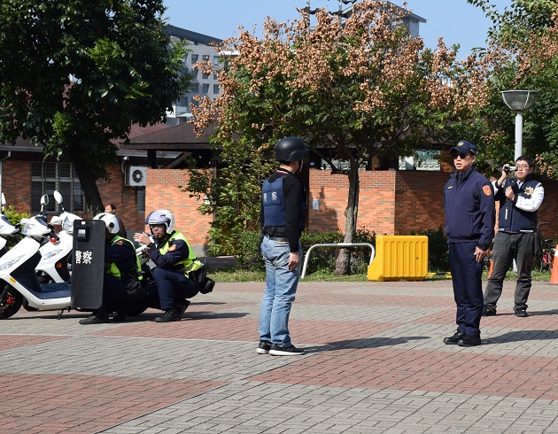 金钢狼蝙蝠侠竟是银行大盗 土城警展现科技执法速逮嫌 | 文章内置图片