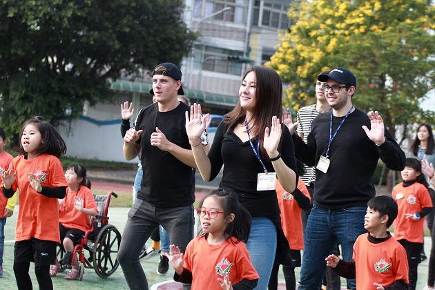 國際學伴相見歡 偏鄉小學生與外籍大學生溫馨互動 | 文章內置圖片