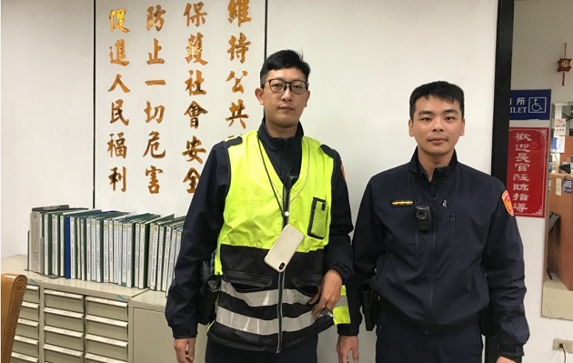 汽车突抛锚路中、女驾驶不知所措、士林警即刻援助 | 文章内置图片