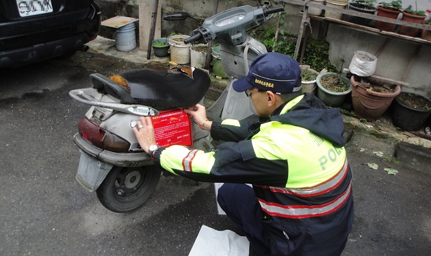 新店警全面查報取締占用道路廢棄車輛 淨化市容改善巷弄停車空間 | 文章內置圖片