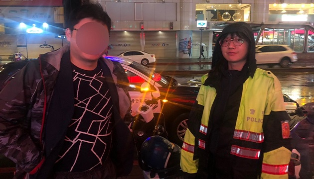 天哪!鑰匙沒拔車遺失 女警迅速尋回愛車