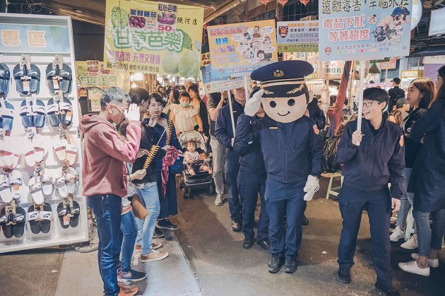 你看过警察版《墓仔埔也赶去》吗？ 松山鸽唱给你听 | 文章内置图片