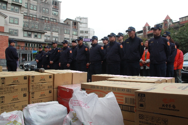 春节关怀弱势独居长者 淡水警偕鄞山寺岁末寒冬送暖 | 文章内置图片