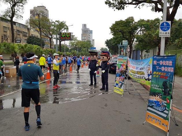 松山警结合路跑宣导 陪您跑向平安顺畅的新年 | 文章内置图片