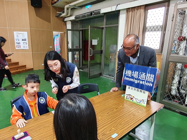 培養學生國際觀 移民官分享服務經驗 | 文章內置圖片