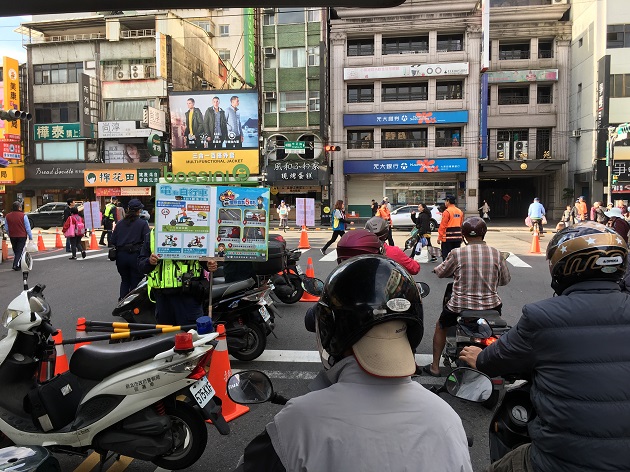 建国市场封街办年货 新店警安心守护过鼠年 | 文章内置图片