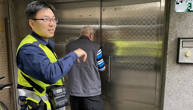 失智老翁牛脾氣  警耐心安撫助返家好過年 | 文章內置圖片