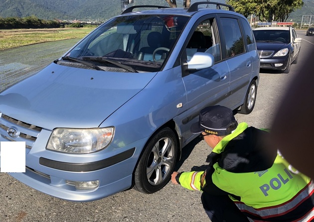 春節期間不打烊，玉警熱心協助返鄉故障車輛 | 文章內置圖片