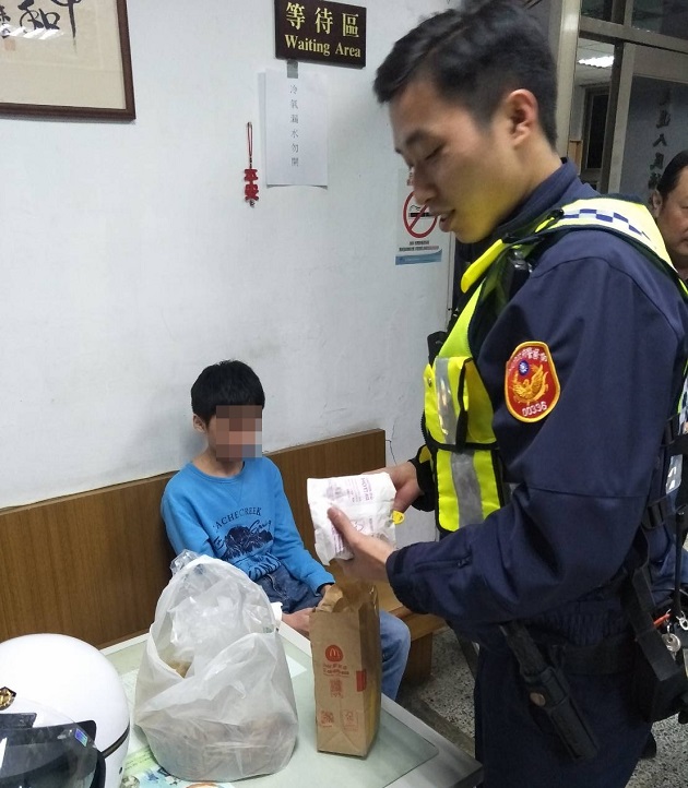 少年負氣離家 警請吃麥當勞卸下他心防 | 文章內置圖片