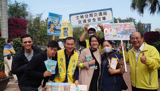 「郁见你真好｣ 亮丽女警陪市长情人节逛花园 | 文章内置图片