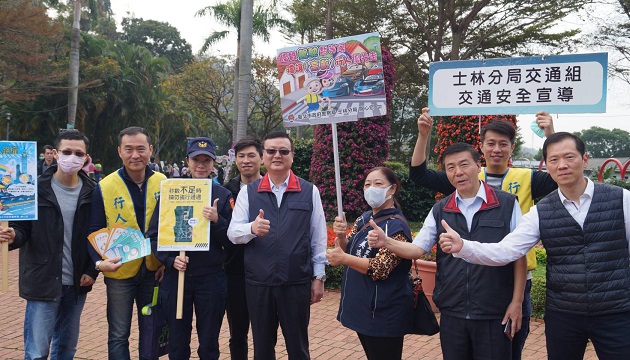 「郁见你真好｣ 亮丽女警陪市长情人节逛花园 | 文章内置图片