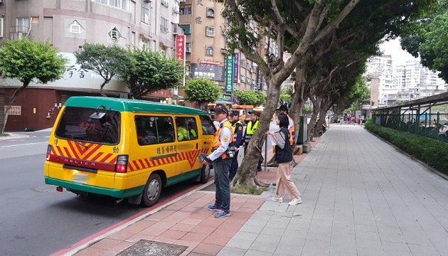 保障學童乘車安全 新北暖警再出擊