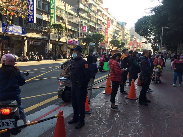 防疫開學首日，新北警嚴正以待，整合並增派交通疏導警力，維護本市交通順暢又安全 | 文章內置圖片