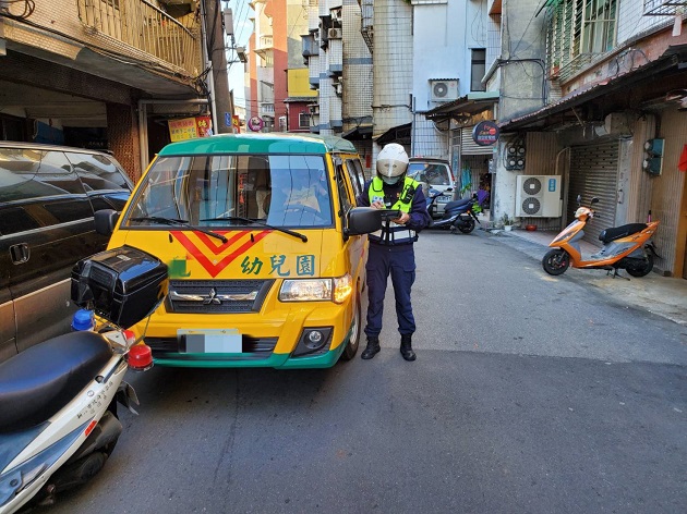 不畏新冠狀病毒!淡水警啟動護童及學(幼)童車稽查專案 學童安心家長放心 | 文章內置圖片