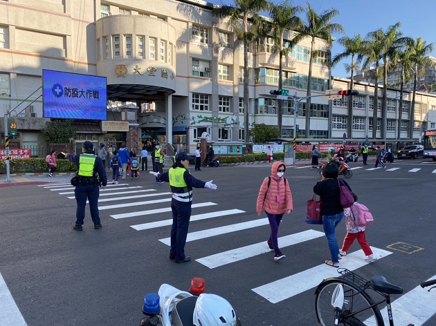 新店警罩得住!護童稽查宣導多管齊下，開學日就是安全日！ | 文章內置圖片