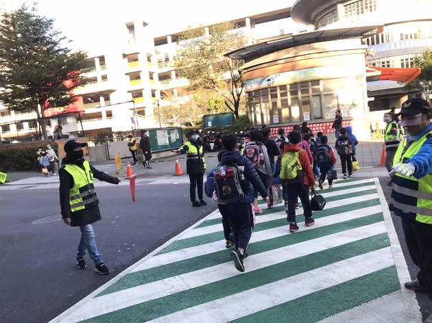 为开学做好准备 芦警护童安心上学 | 文章内置图片