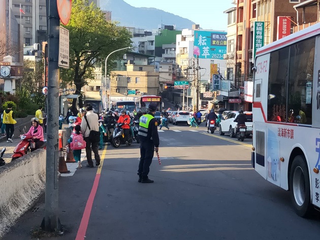 不畏新冠狀病毒!淡水警啟動護童及學(幼)童車稽查專案 學童安心家長放心 | 文章內置圖片