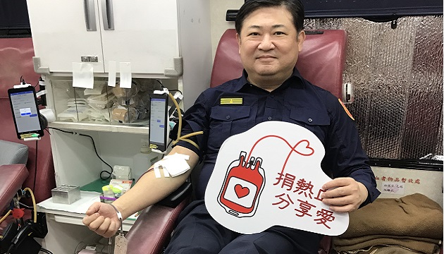 勇警捐熱血  新莊警分局長林武宏率先挽袖衝第一