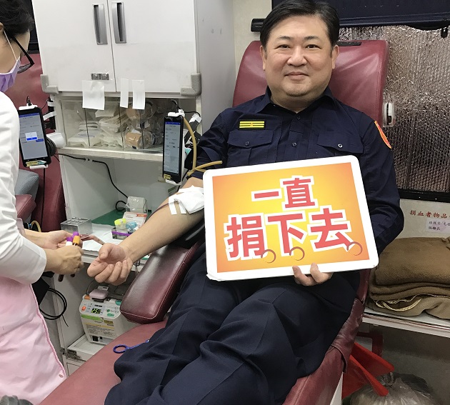 勇警捐熱血  新莊警分局長林武宏率先挽袖衝第一 | 文章內置圖片