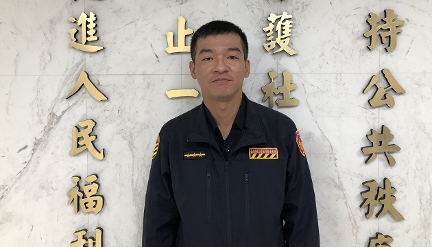 服务不分休假日 热血员警助推车 | 文章内置图片