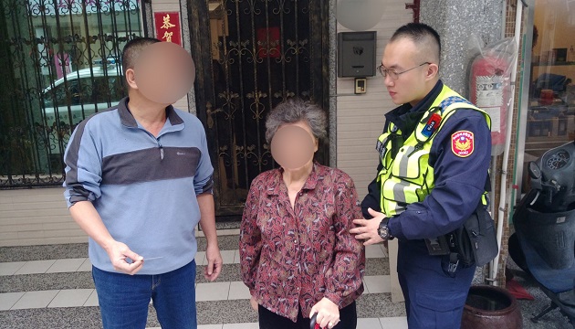 失智婦人外出走失 三重暖警助返家 | 文章內置圖片