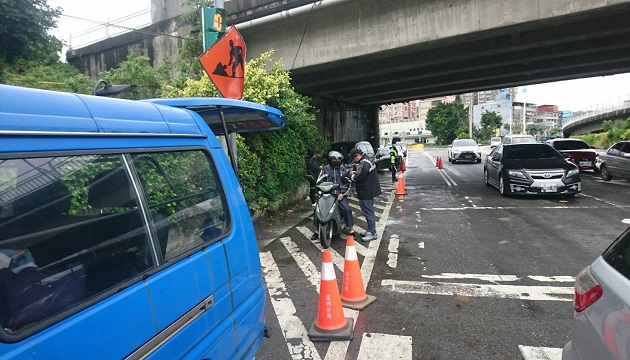 關渡橋下重點稽查，改裝車、噪音車輛無所遁形 | 文章內置圖片