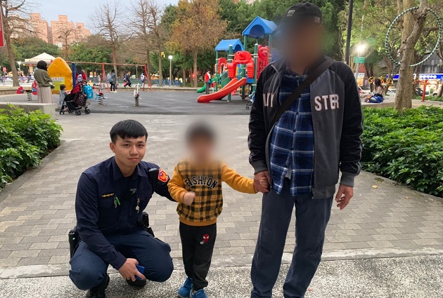 5歲孫公園玩耍與爺走丟 暖警安撫找家人 | 文章內置圖片