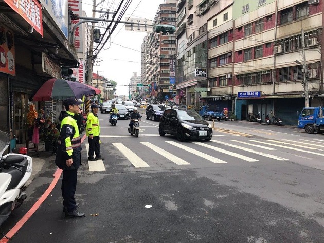 观音山扫墓人潮多 芦洲警规划交通疏导方案并配合防疫措施 | 文章内置图片